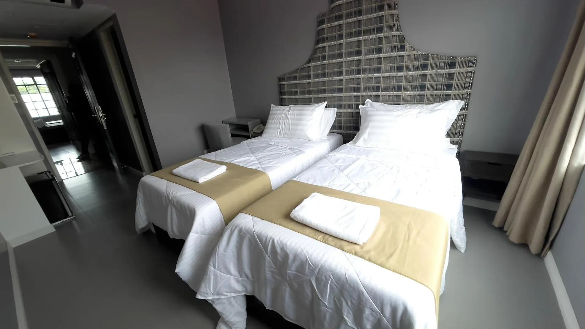B Hotels Angeles City