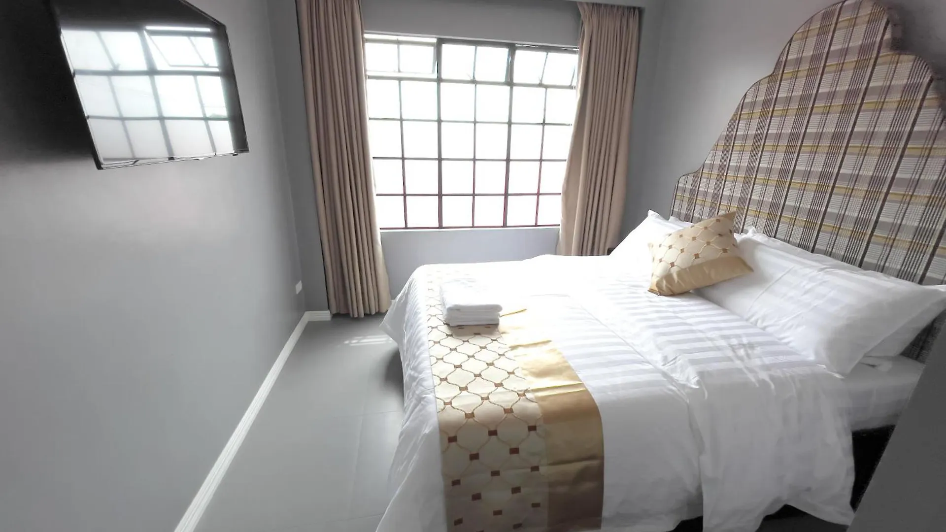 B Hotels Angeles City 3*,